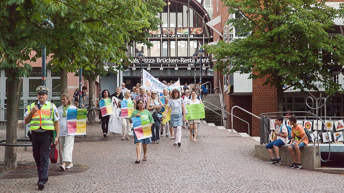 Friedensklangweg Polizeibeamter